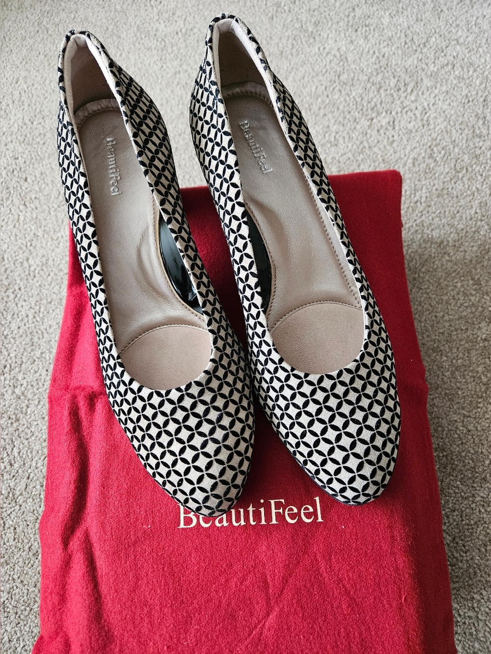 BeautiFeel Black and Taupe  Geometric Pumps